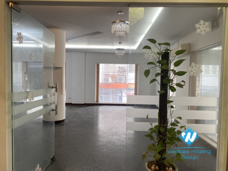 Office for rent in Lang Ha, Cau Giay District 